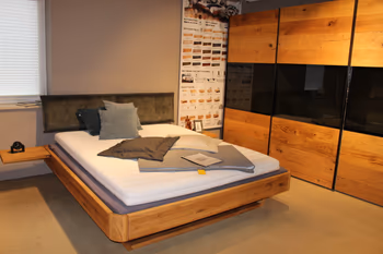 Schlafzimmermöbel in Massivholz